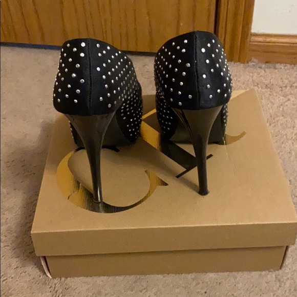 Heels - Picture 4 of 5